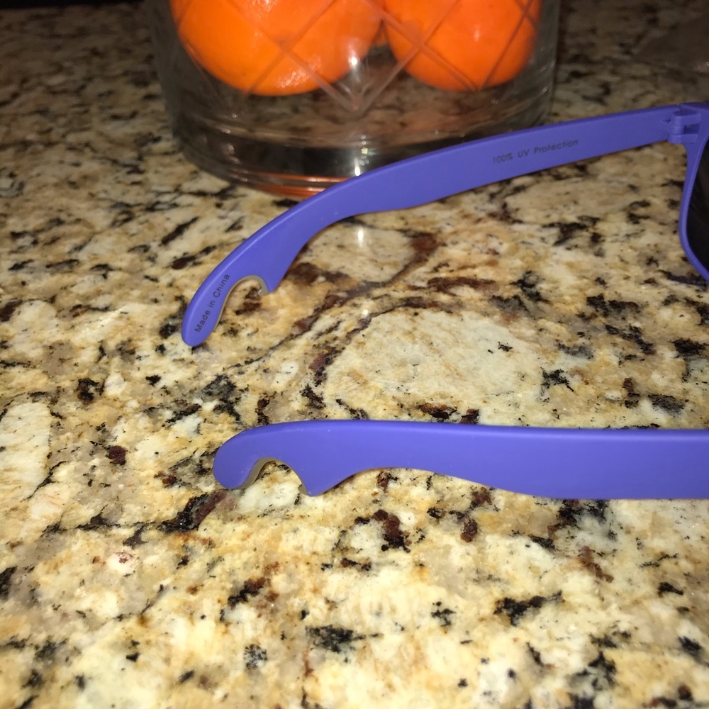 NWT Pink Sunglasses In A Beautiful Blue & Opener - Picture 4 of 4